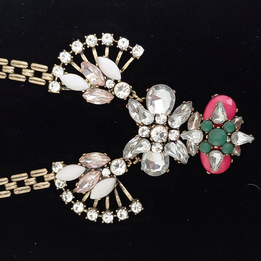 Rhinesones With White deep Orange Green Stunning Necklace